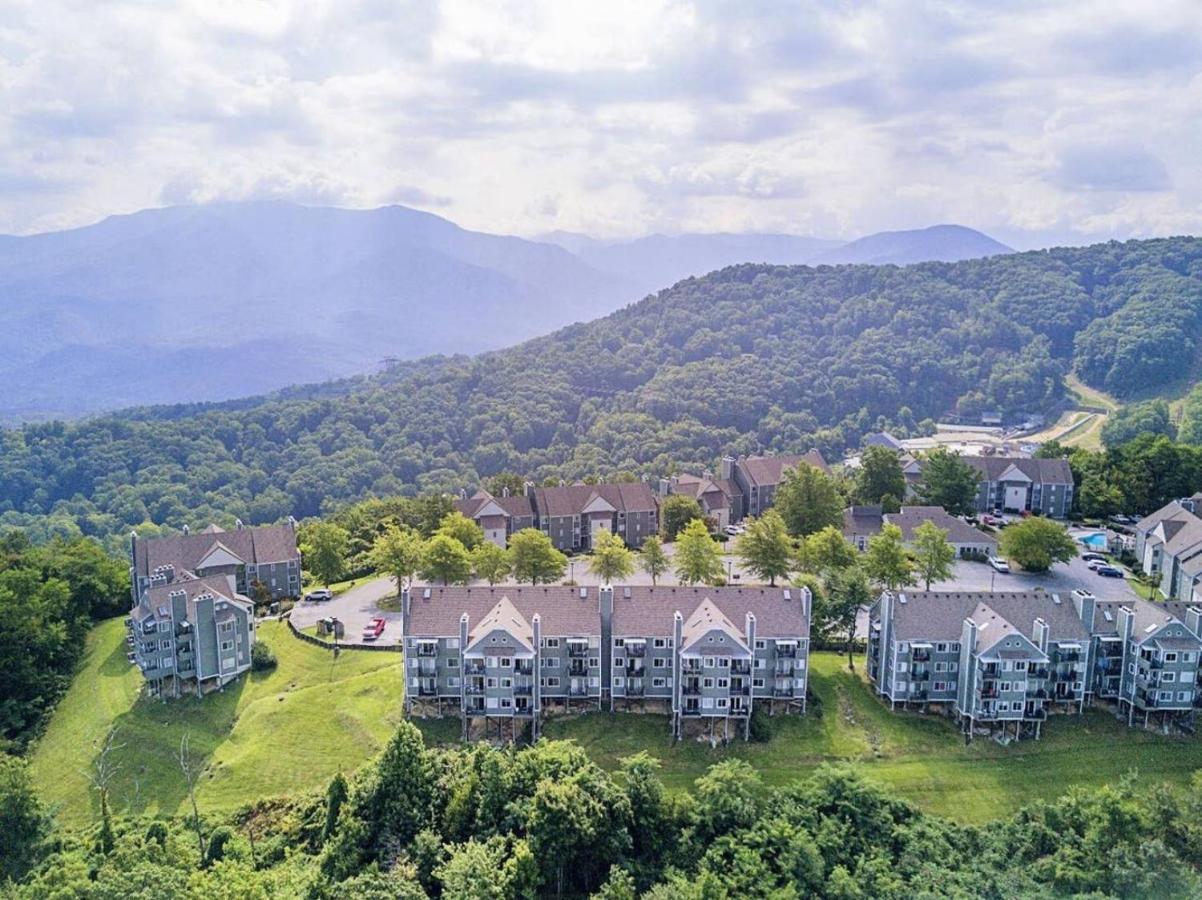 Wow Views!!-Mountain Escape-Outdoor Pool-Close To Downtown-Wifi-Cable-Private Balcony แกตลิงเบิร์ก ภายนอก รูปภาพ