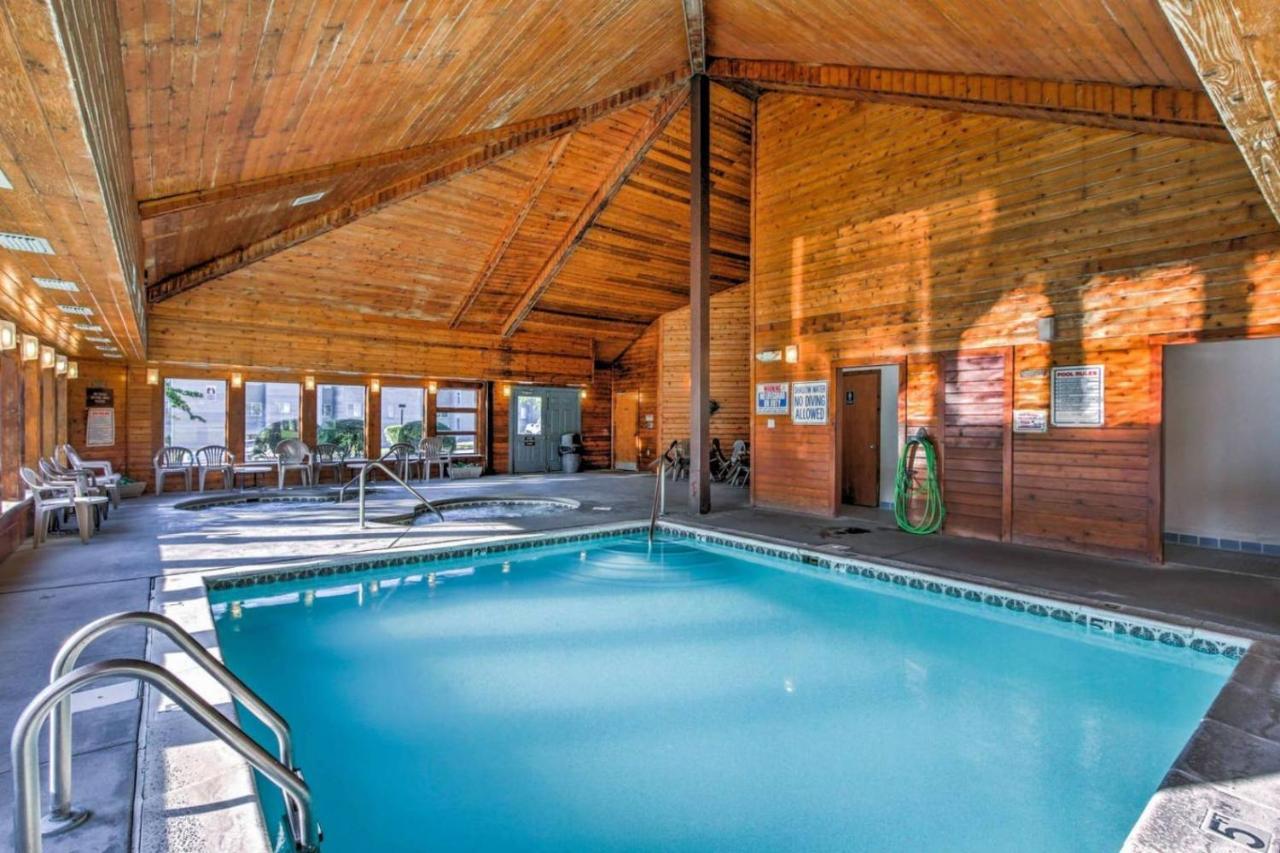 Wow Views!!-Mountain Escape-Outdoor Pool-Close To Downtown-Wifi-Cable-Private Balcony แกตลิงเบิร์ก ภายนอก รูปภาพ