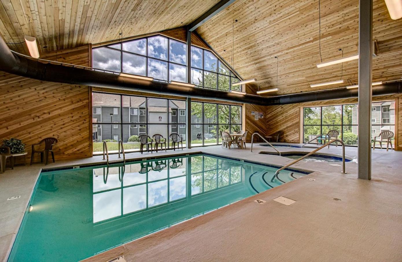 Wow Views!!-Mountain Escape-Outdoor Pool-Close To Downtown-Wifi-Cable-Private Balcony แกตลิงเบิร์ก ภายนอก รูปภาพ